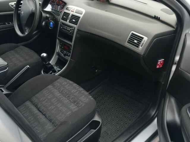 Сірий Пежо 307, об'ємом двигуна 1.6 л та пробігом 300 тис. км за 2800 $, фото 1 на Automoto.ua