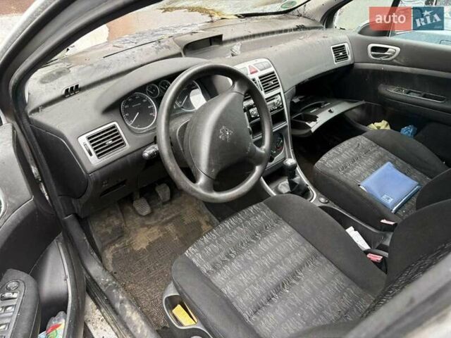 Серый Пежо 307, объемом двигателя 1.6 л и пробегом 200 тыс. км за 800 $, фото 5 на Automoto.ua