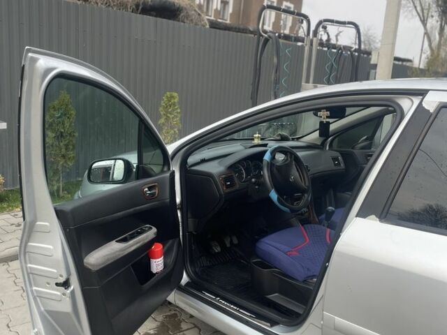 Серый Пежо 307, объемом двигателя 1.6 л и пробегом 2 тыс. км за 3400 $, фото 5 на Automoto.ua