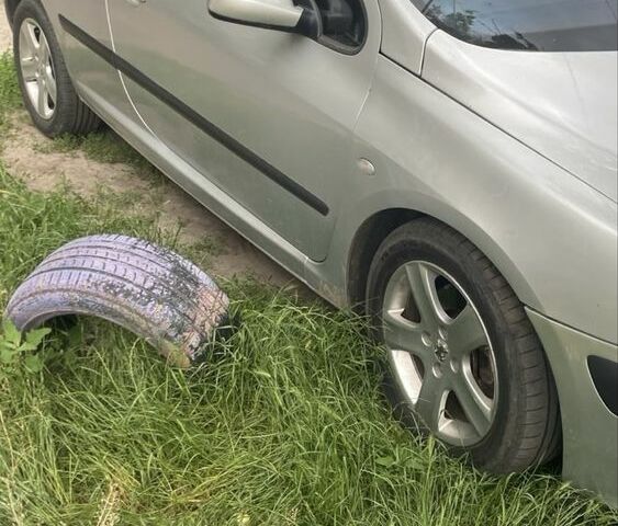 Сірий Пежо 307, об'ємом двигуна 2 л та пробігом 271 тис. км за 3099 $, фото 1 на Automoto.ua