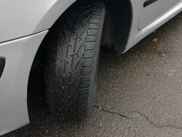 Сірий Пежо 307, об'ємом двигуна 1.6 л та пробігом 300 тис. км за 2800 $, фото 5 на Automoto.ua