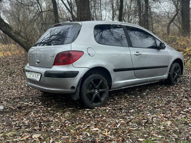Серый Пежо 307, объемом двигателя 1.4 л и пробегом 312 тыс. км за 2300 $, фото 3 на Automoto.ua