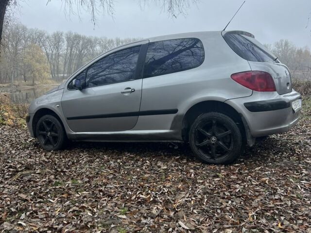 Серый Пежо 307, объемом двигателя 1.4 л и пробегом 312 тыс. км за 2300 $, фото 2 на Automoto.ua