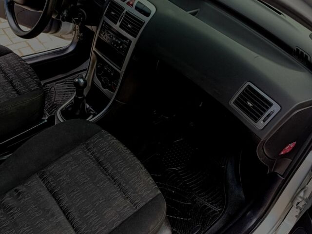 Сірий Пежо 307, об'ємом двигуна 1.4 л та пробігом 360 тис. км за 3700 $, фото 7 на Automoto.ua