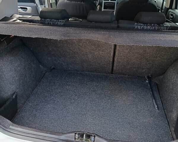 Сірий Пежо 307, об'ємом двигуна 1.4 л та пробігом 360 тис. км за 3700 $, фото 43 на Automoto.ua