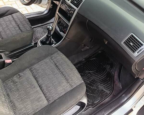 Сірий Пежо 307, об'ємом двигуна 1.4 л та пробігом 360 тис. км за 3700 $, фото 39 на Automoto.ua