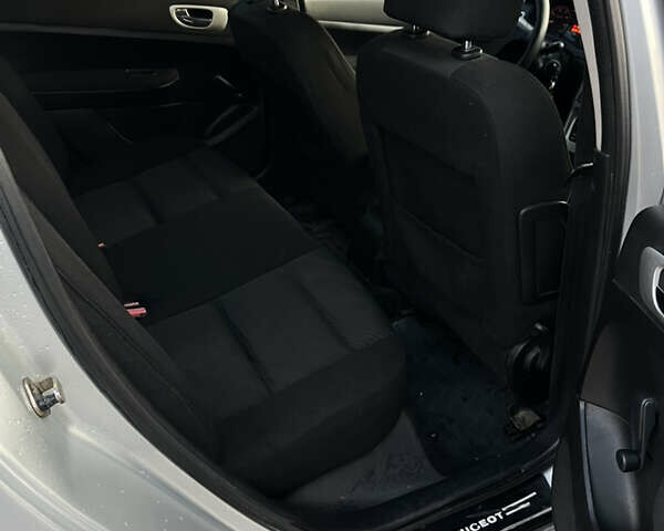 Серый Пежо 307, объемом двигателя 2 л и пробегом 337 тыс. км за 2999 $, фото 9 на Automoto.ua