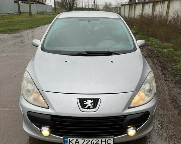 Сірий Пежо 307, об'ємом двигуна 2 л та пробігом 337 тис. км за 3300 $, фото 3 на Automoto.ua