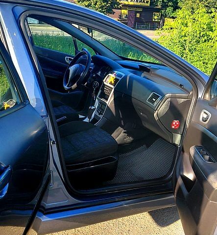 Серый Пежо 307, объемом двигателя 1.6 л и пробегом 229 тыс. км за 4300 $, фото 8 на Automoto.ua