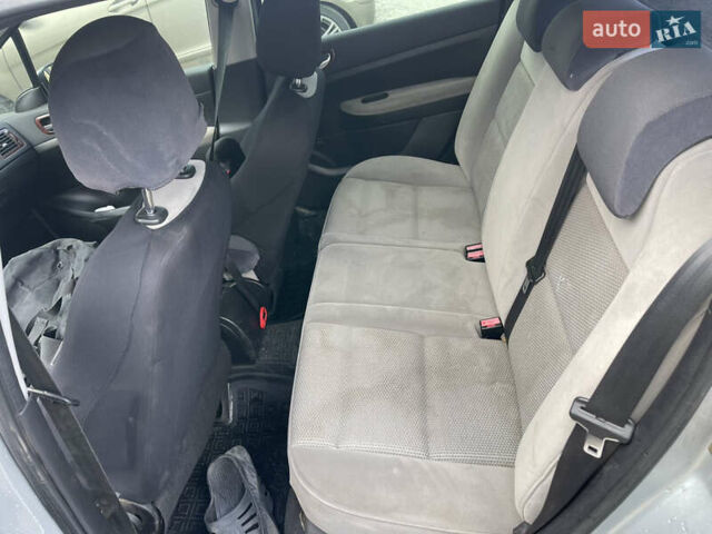 Сірий Пежо 307, об'ємом двигуна 2 л та пробігом 287 тис. км за 3300 $, фото 6 на Automoto.ua