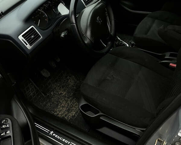 Сірий Пежо 307, об'ємом двигуна 2 л та пробігом 337 тис. км за 3300 $, фото 9 на Automoto.ua