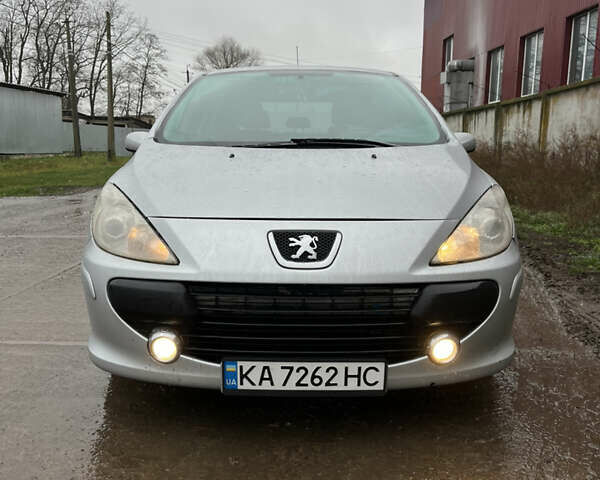 Сірий Пежо 307, об'ємом двигуна 2 л та пробігом 337 тис. км за 3300 $, фото 2 на Automoto.ua