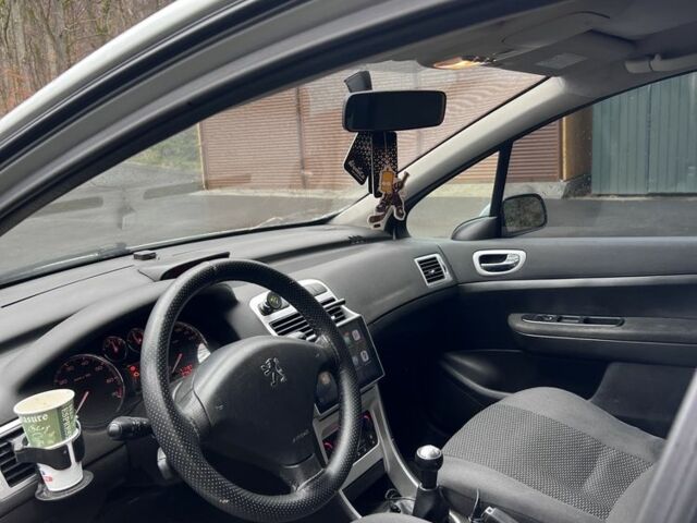 Сірий Пежо 307, об'ємом двигуна 2 л та пробігом 275 тис. км за 3500 $, фото 6 на Automoto.ua