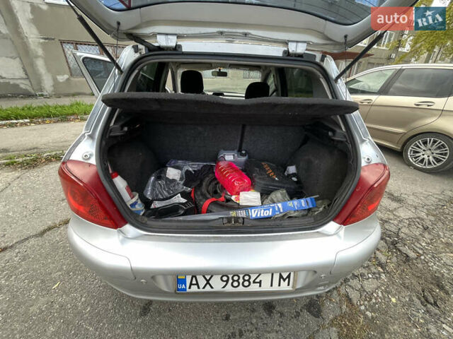 Сірий Пежо 307, об'ємом двигуна 2 л та пробігом 287 тис. км за 3300 $, фото 5 на Automoto.ua