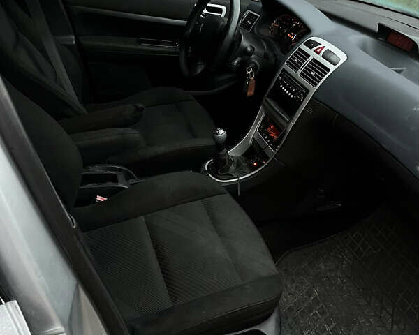 Сірий Пежо 307, об'ємом двигуна 2 л та пробігом 337 тис. км за 3300 $, фото 10 на Automoto.ua