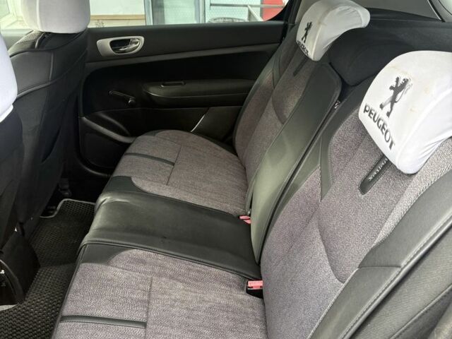 Серый Пежо 307, объемом двигателя 2 л и пробегом 180 тыс. км за 5300 $, фото 6 на Automoto.ua