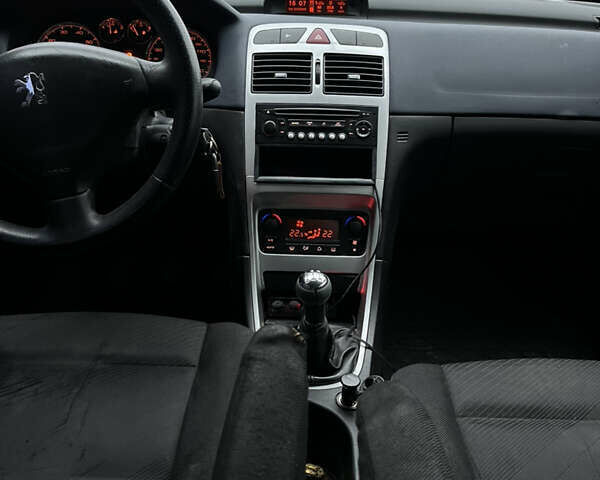 Сірий Пежо 307, об'ємом двигуна 2 л та пробігом 337 тис. км за 3300 $, фото 11 на Automoto.ua