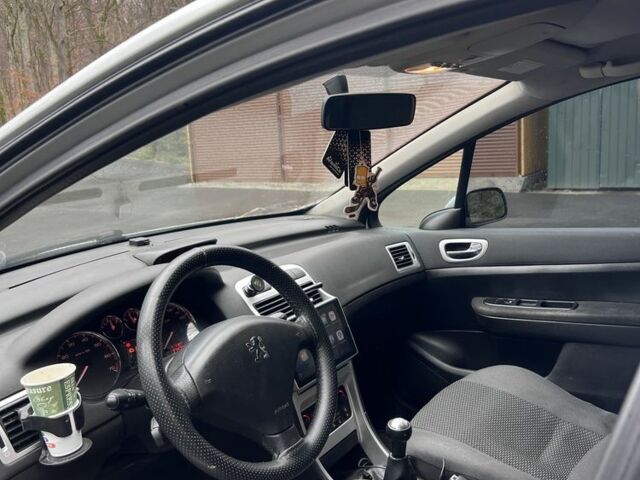 Сірий Пежо 307, об'ємом двигуна 2 л та пробігом 275 тис. км за 3500 $, фото 5 на Automoto.ua