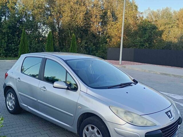 Серый Пежо 307, объемом двигателя 1.6 л и пробегом 241 тыс. км за 4200 $, фото 1 на Automoto.ua
