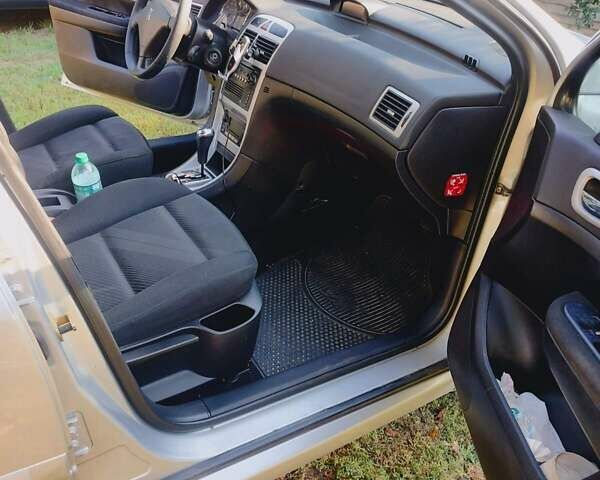 Серый Пежо 307, объемом двигателя 2 л и пробегом 230 тыс. км за 4000 $, фото 1 на Automoto.ua