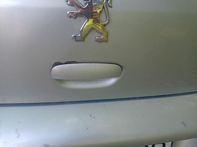 Серый Пежо 307, объемом двигателя 1.6 л и пробегом 342 тыс. км за 3200 $, фото 11 на Automoto.ua