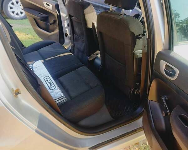 Серый Пежо 307, объемом двигателя 2 л и пробегом 230 тыс. км за 4000 $, фото 4 на Automoto.ua