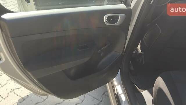 Сірий Пежо 307, об'ємом двигуна 2 л та пробігом 174 тис. км за 4600 $, фото 11 на Automoto.ua