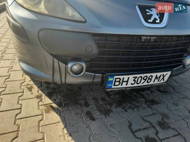 Серый Пежо 307, объемом двигателя 2 л и пробегом 185 тыс. км за 4100 $, фото 6 на Automoto.ua