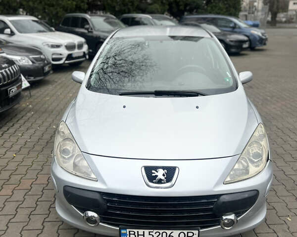 Серый Пежо 307, объемом двигателя 1.59 л и пробегом 246 тыс. км за 3600 $, фото 1 на Automoto.ua