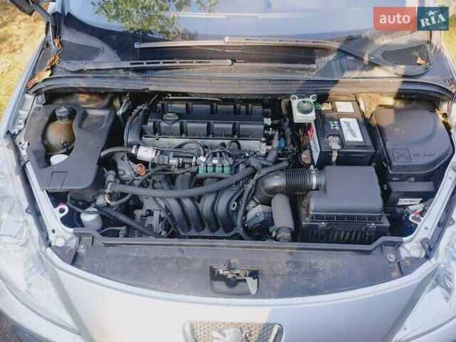 Серый Пежо 307, объемом двигателя 2 л и пробегом 230 тыс. км за 4000 $, фото 5 на Automoto.ua