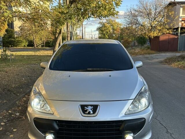 Сірий Пежо 307, об'ємом двигуна 2 л та пробігом 265 тис. км за 3500 $, фото 8 на Automoto.ua