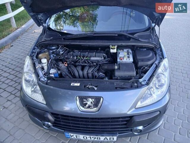 Серый Пежо 307, объемом двигателя 2 л и пробегом 193 тыс. км за 4500 $, фото 8 на Automoto.ua