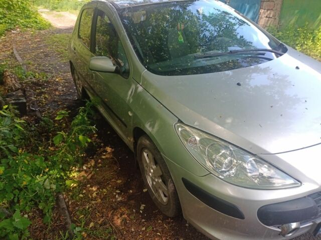 Серый Пежо 307, объемом двигателя 1.6 л и пробегом 342 тыс. км за 3200 $, фото 6 на Automoto.ua