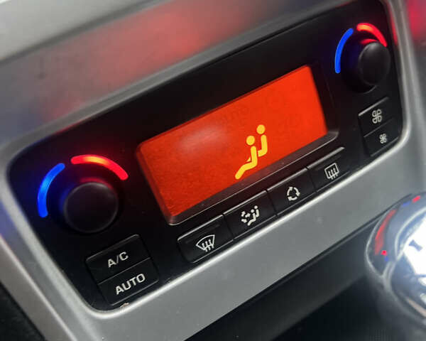 Серый Пежо 307, объемом двигателя 1.59 л и пробегом 246 тыс. км за 3600 $, фото 6 на Automoto.ua