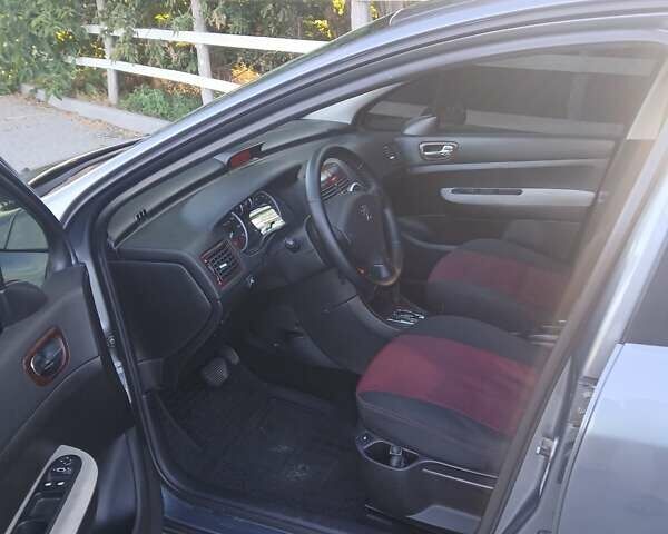 Серый Пежо 307, объемом двигателя 2 л и пробегом 193 тыс. км за 4500 $, фото 5 на Automoto.ua