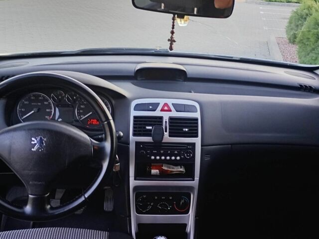 Серый Пежо 307, объемом двигателя 1.6 л и пробегом 241 тыс. км за 4200 $, фото 4 на Automoto.ua