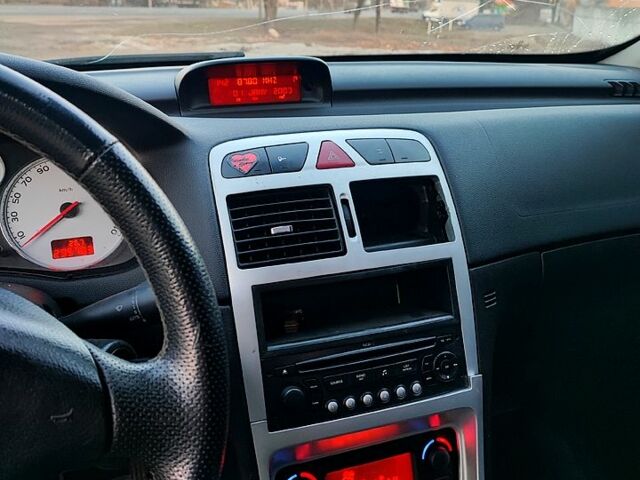 Сірий Пежо 307, об'ємом двигуна 1.6 л та пробігом 300 тис. км за 3600 $, фото 2 на Automoto.ua