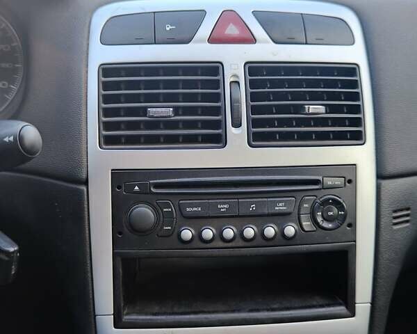 Серый Пежо 307, объемом двигателя 2 л и пробегом 277 тыс. км за 3600 $, фото 1 на Automoto.ua