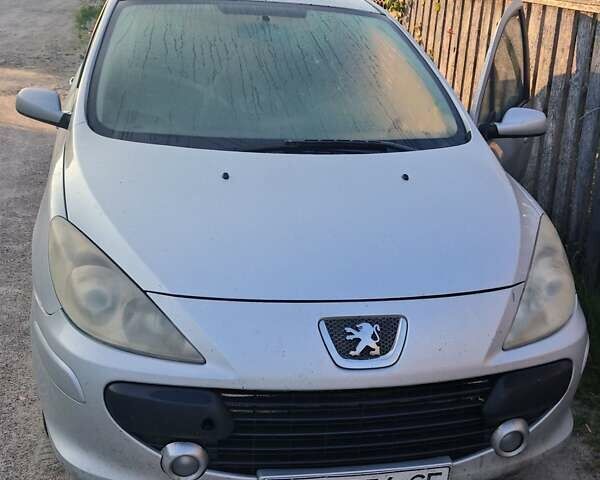 Серый Пежо 307, объемом двигателя 2 л и пробегом 277 тыс. км за 3600 $, фото 5 на Automoto.ua