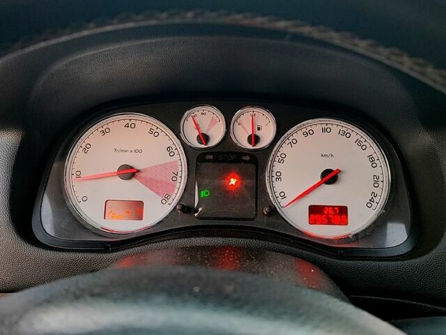 Сірий Пежо 307, об'ємом двигуна 1.6 л та пробігом 300 тис. км за 3600 $, фото 4 на Automoto.ua