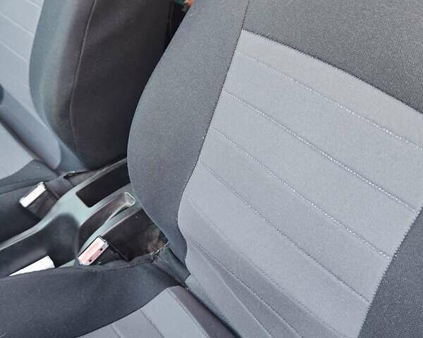 Серый Пежо 307, объемом двигателя 2 л и пробегом 277 тыс. км за 3600 $, фото 7 на Automoto.ua