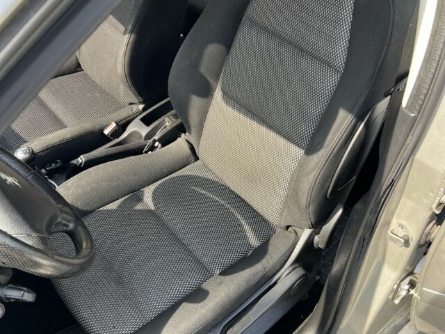 Серый Пежо 307, объемом двигателя 1.6 л и пробегом 208 тыс. км за 3900 $, фото 18 на Automoto.ua