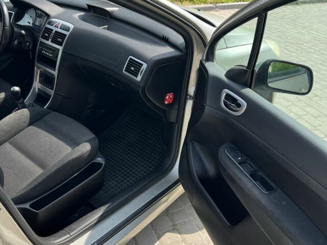 Серый Пежо 307, объемом двигателя 1.6 л и пробегом 208 тыс. км за 3900 $, фото 8 на Automoto.ua