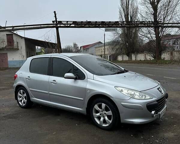 Серый Пежо 307, объемом двигателя 2 л и пробегом 220 тыс. км за 4900 $, фото 3 на Automoto.ua