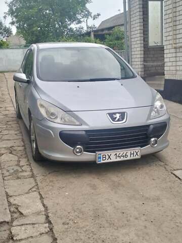 Серый Пежо 307, объемом двигателя 2 л и пробегом 216 тыс. км за 4200 $, фото 1 на Automoto.ua