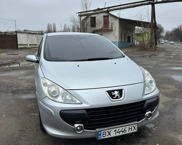 Серый Пежо 307, объемом двигателя 2 л и пробегом 220 тыс. км за 4900 $, фото 2 на Automoto.ua