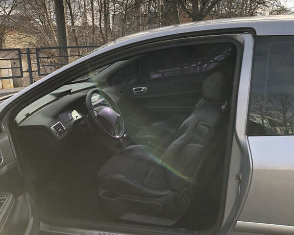 Сірий Пежо 307, об'ємом двигуна 2 л та пробігом 260 тис. км за 3900 $, фото 4 на Automoto.ua