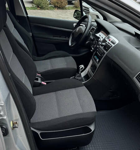 Сірий Пежо 307, об'ємом двигуна 1.6 л та пробігом 219 тис. км за 4100 $, фото 22 на Automoto.ua