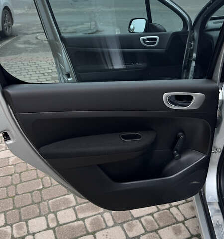 Сірий Пежо 307, об'ємом двигуна 1.6 л та пробігом 219 тис. км за 4100 $, фото 15 на Automoto.ua