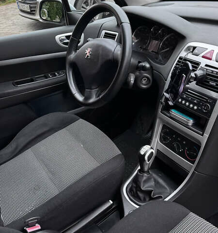 Сірий Пежо 307, об'ємом двигуна 1.6 л та пробігом 219 тис. км за 4100 $, фото 23 на Automoto.ua